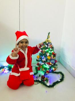 Santa-with-xmas-tree